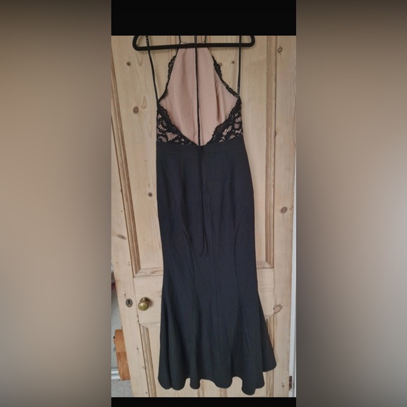 JARLO LONDON Elegant Black Lace Maxi Dress - Picture 6 of 11